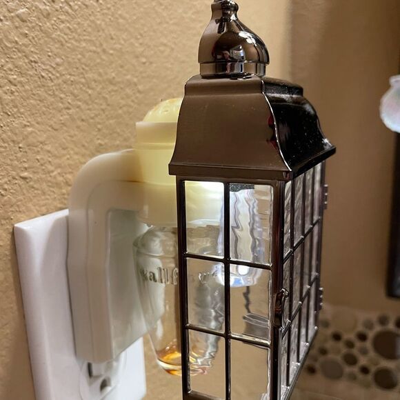 Lantern Bath & Body Works Light Up Wallflower - Picture 8 of 13